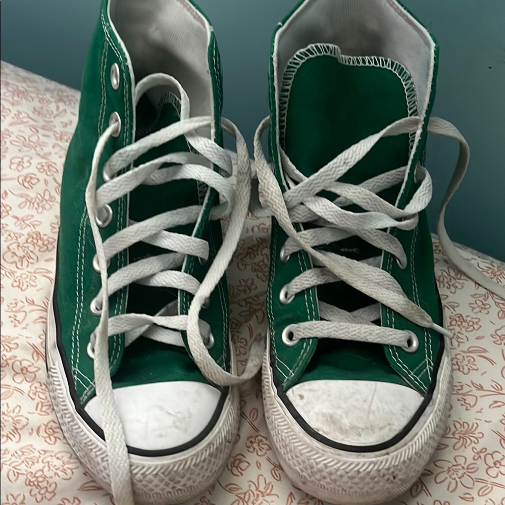Women size 7 Green High-Top converse